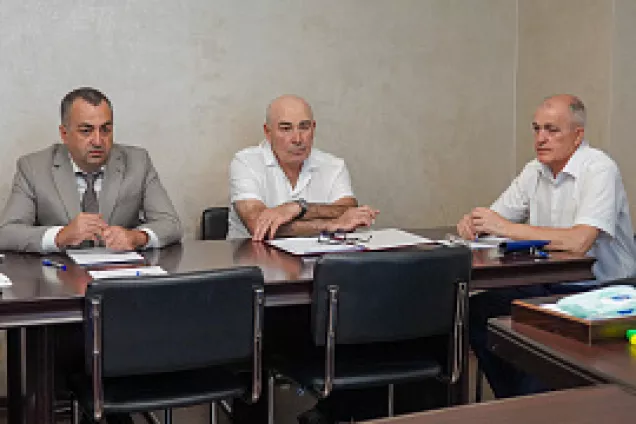 Парламентарии КЧР рассмотрели вопросы трудоустройства в регионе