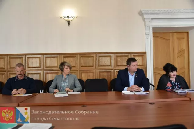 На заседании комиссии по бюджету были рассмотрены проекты региональных и федеральных законов 