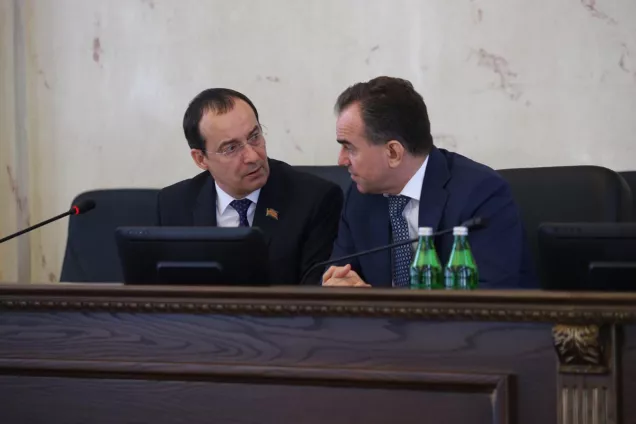 Приняты изменения в краевой закон, направленные на улучшение работы МФЦ