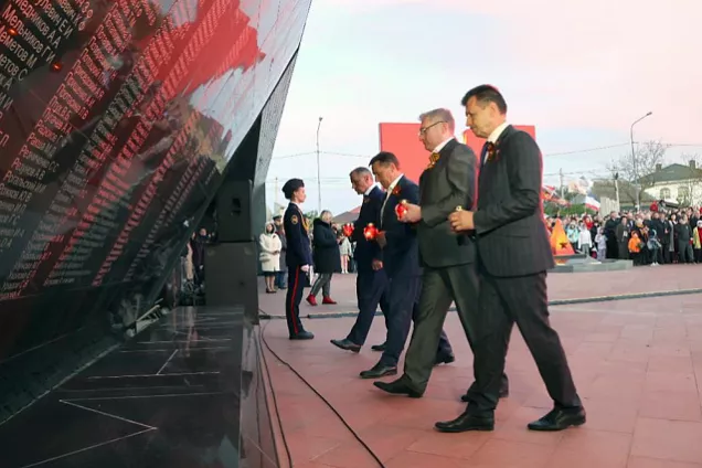 Парламентарии приняли участие в ежегодной акции «Зажги свечу памяти»