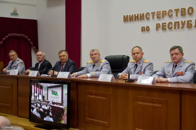 В.Нарожный поздравил сотрудников МВД РА с профессиональным праздником