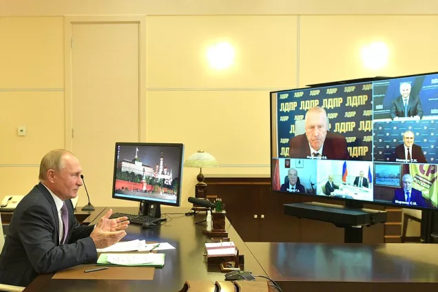 В.Путин отметил стабилизирующую роль парламентских партий в политической системе России