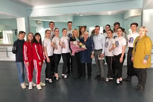 Екатерина Стенякина и Евгений Пономаренко встретились с творческими коллективами города Шахты