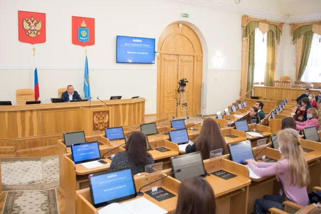 Игорь Мартынов встретился со студентами астраханского филиала  МЮИ