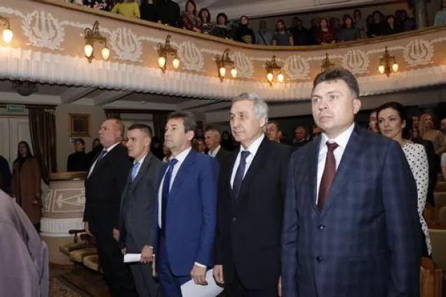 Эдип Гафаров вручил крымским энергетикам государственные награды