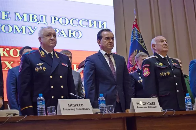 Кубанские парламентарии поблагодарили участковых за работу