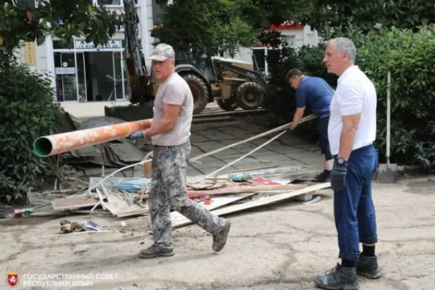 В.Константинов.Общая беда сплотила и проявила лучшие качества крымчан