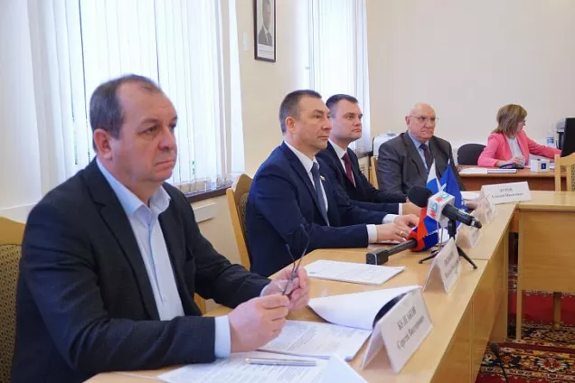 Поправки в социальное законодательство усиливают помощь семьям с детьми