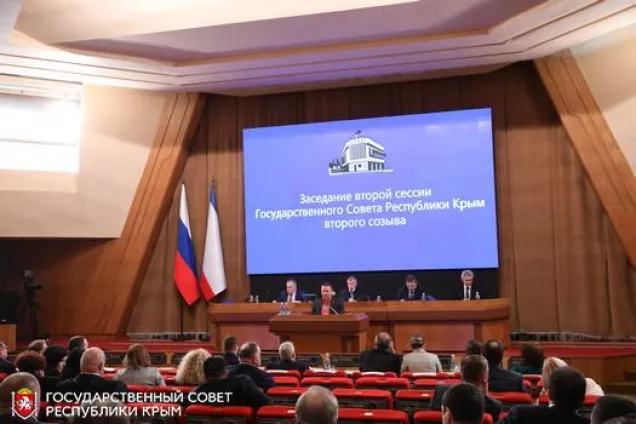 Госсовет регламентировал использование копии Знамени Победы в Республике Крым