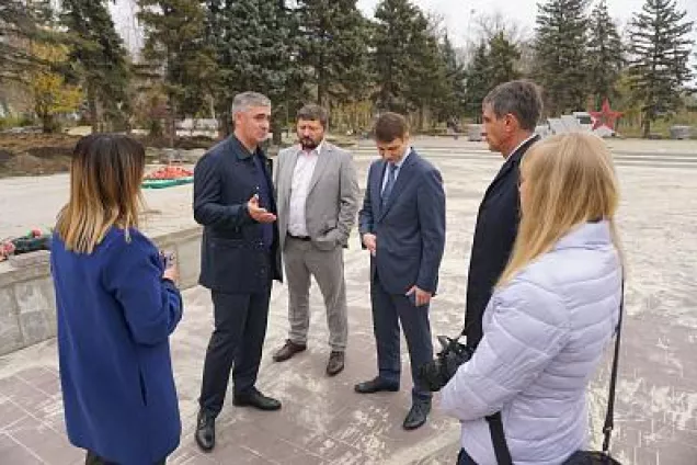 Депутат Ашот Хбликян ознакомился с ходом благоустройства общественных территорий в городе Шахты