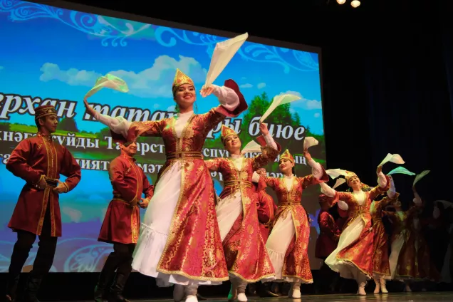 Астраханские парламентарии поздравили с 35-летием общество «ДУСЛЫК»