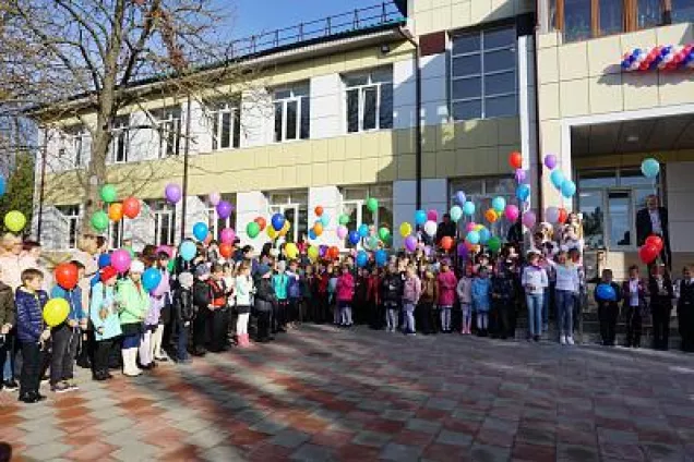 В поселке Реконструктор Аксайского района после капитального ремонта открылась школа