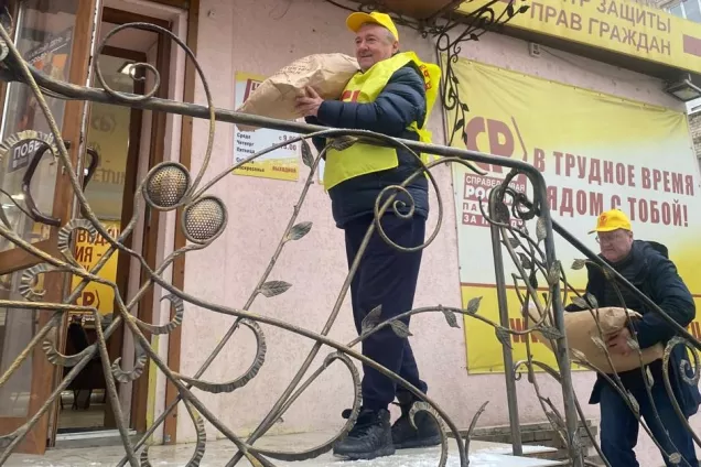 Депутат ставропольского парламента А.Кузьмин передал гуманитарный груз жителям ЛНР