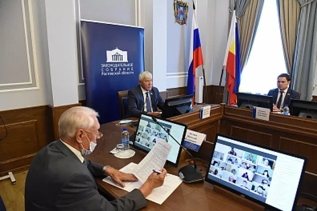 Законодатели Дона обсудили механизмы борьбы с распространением амброзии