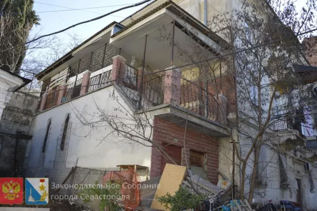 ФОТОРЕПОРТАЖ. Депутаты разбирались с вопросом принадлежности помещений на Большой Морской