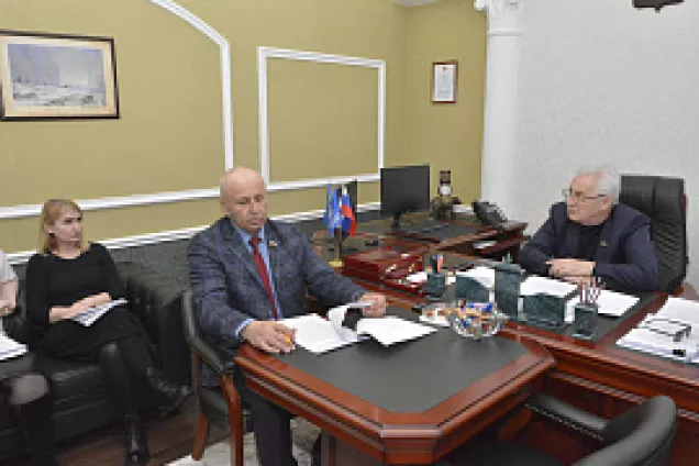 Парламентарии КЧР рассмотрели вопросы предстоящей сессии