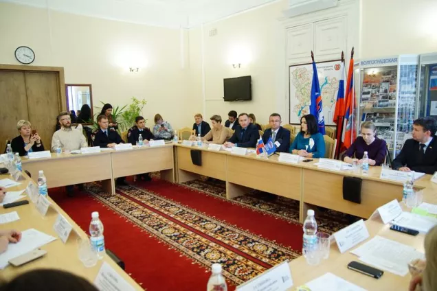 Законодатели и общественность обсудили регулирование продажи спиртных напитков 