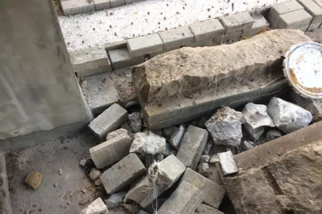 ФОТОРЕПЛИКА. Грустное наследие после ремонта лестницы на спуске Разина