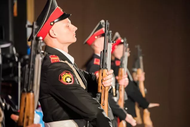 Астраханскому суворовскому училищу 10 лет