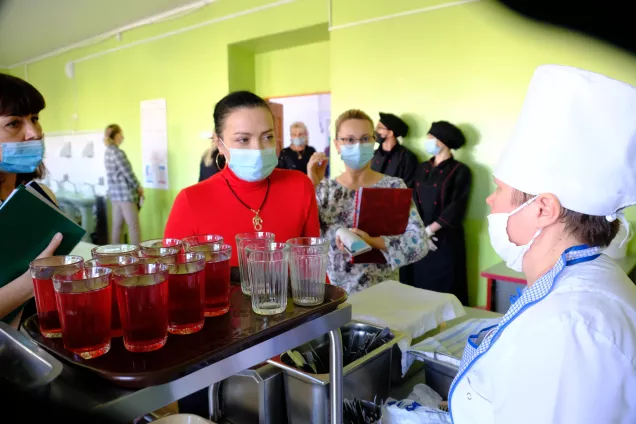 Идет оценка организации горячего питания в школах 