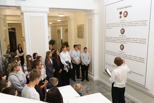 Учащиеся сельских школ побывали на экскурсии в волгоградском парламенте