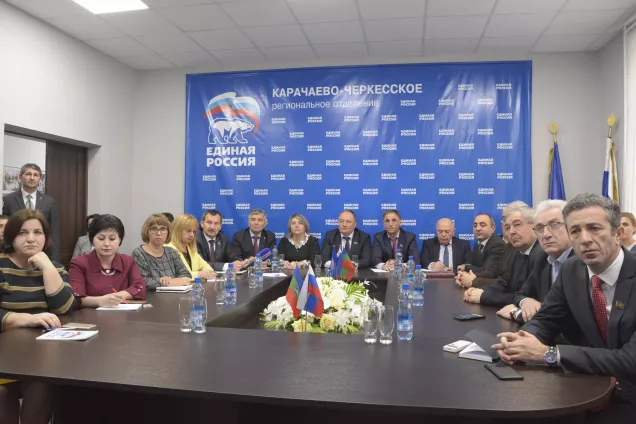 Депутаты фракции «Единой России» Парламента КЧР обсудили Послание Президента РФ