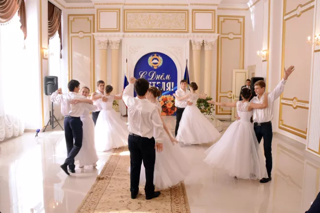 Учителям вручили заслуженные награды  