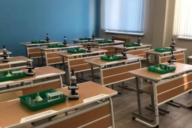 Василий Пархоменко посетил перед открытием «Инженерную школу»