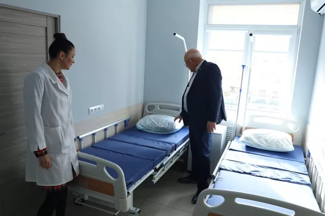 Кубанские депутаты посетили  обновленное отделение медицинской реабилитации