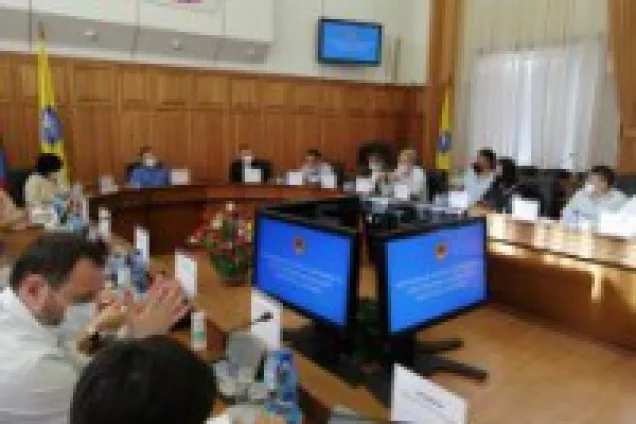 Члены фракции КРО ВПП «ЕДИНАЯ РОССИЯ» в Народном Хурале (Парламенте) Республики Калмыкия совместно с кабинетом министров обсудили повестку предстоящей сессии Парламента