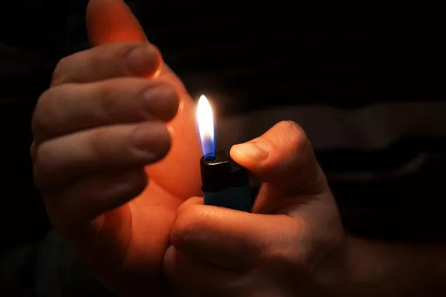 Законодатели предложили ввести штрафы за продажу детям зажигалок и газовых баллончиков