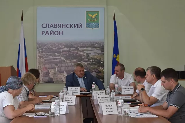 Кубанские депутаты обсудили реализацию краевой госпрограммы по развитию ЖКХ