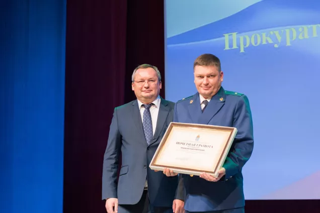 Игорь Мартынов поздравил астраханских прокуроров с профессиональным праздником