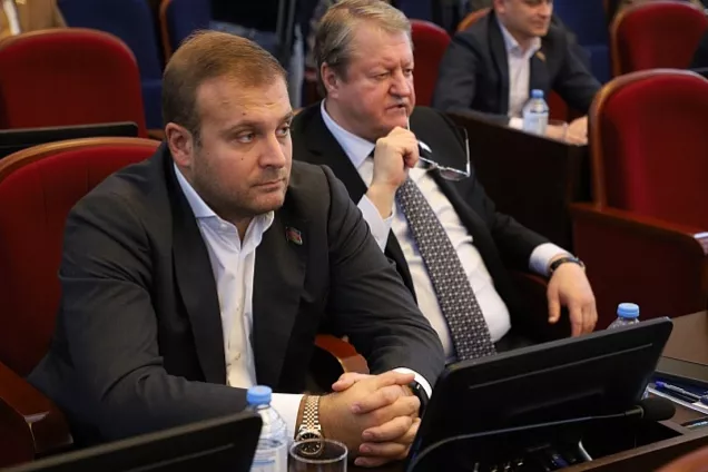 На Кубани могут увеличить размер штрафа за стоянку велосипедов и электросамокатов в неустановленных местах