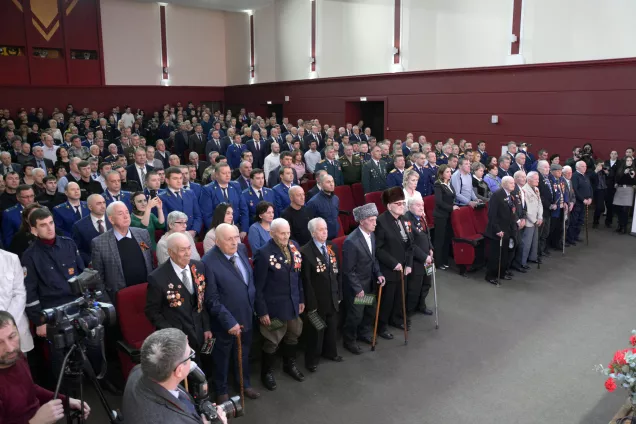 В канун Дня защитника Отчества жителям республики - участникам, инвалидам ВОВ и труженикам тыла вручили медали «75 лет Победы»