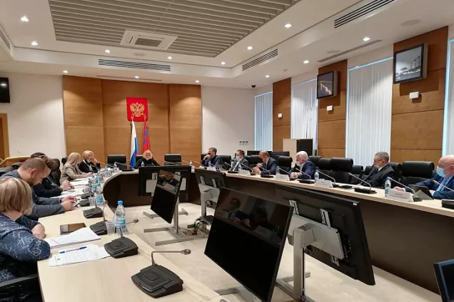 Волгоградские парламентарии обсуждают региональный проект бюджета на ближайшие три года.