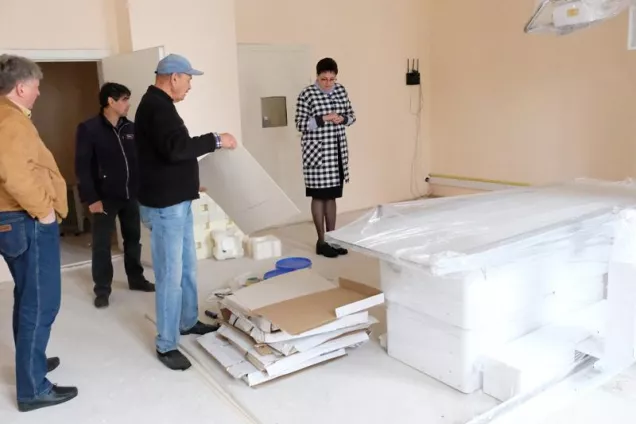 По поручению Игоря Мартынова оценили ход ремонта инфекционной больницы