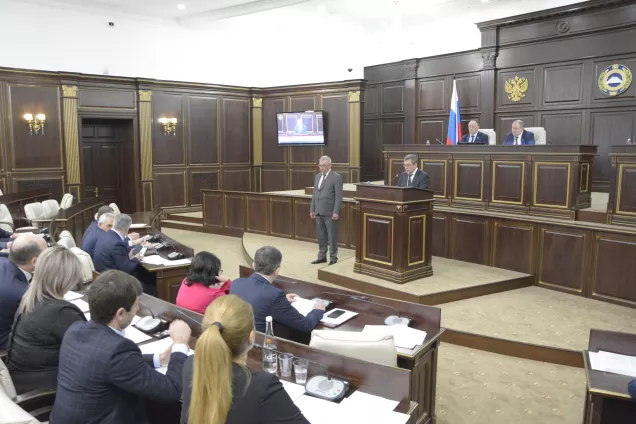 Депутаты Парламента КЧР оказывают помощь в борьбе с распространением коронавируса в республике