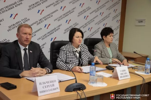 Крымские законодатели обсудили вопросы готовности объектов здравоохранения и образования к отопительному сезону