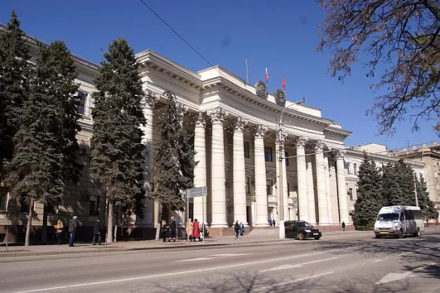 Вопросы ЖКХ и благоустройства лидируют в обращениях граждан к областным депутатам 