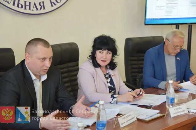 На комитете по образованию, науке, культуре и спорту парламента г.Севастополя рассмотрели вопросы безопасности в образовательных учреждениях города