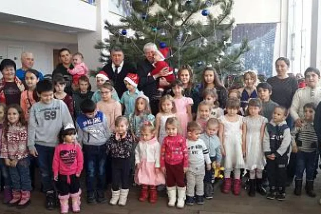 Вячеслав ВАСИЛЕНКО поздравил детей с ограниченными возможностями здоровья и детей из приемных и многодетных семей с Новым годом
