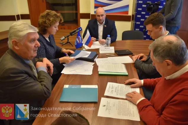 Владимир Немцев оказывает содействие гражданам