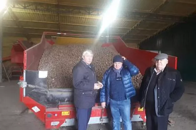 Вячеслав Василенко посетил фермерские хозяйства Семикаракорского района