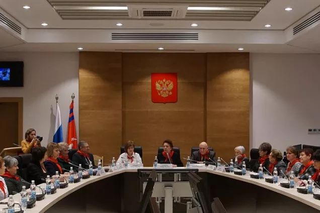 В региональном парламенте чествовали лучших вожатых 