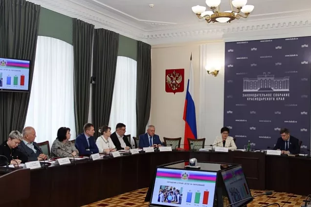 Кубанские парламентарии на парламентских слушаниях рассмотрели доклад детского омбудсмена края за 2022 год