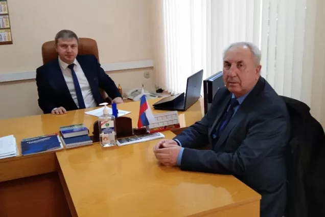 Донской депутат Григорий Фоменко передал продукты беженцам из ДНР и ЛНР