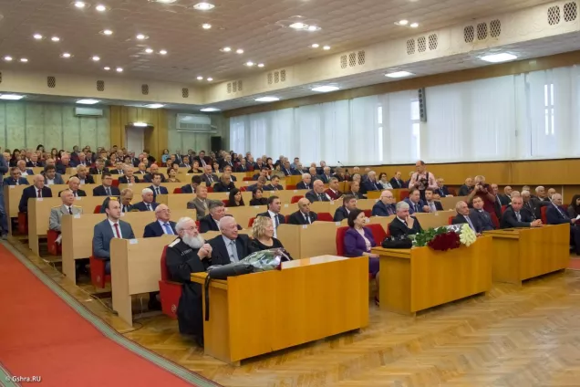 Депутаты поздравили первого Президента Республики Адыгея Аслана Алиевича Джаримова со знаменательным юбилеем