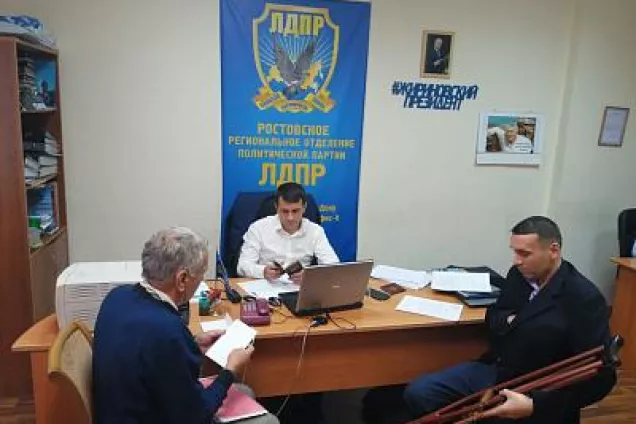 Евгений Федяев провёл приём граждан в Ростове-на-Дону