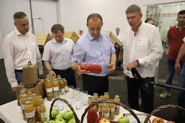 Спикер ЗСК Юрий Бурлачко.Такие хозяйства можно ставить в пример